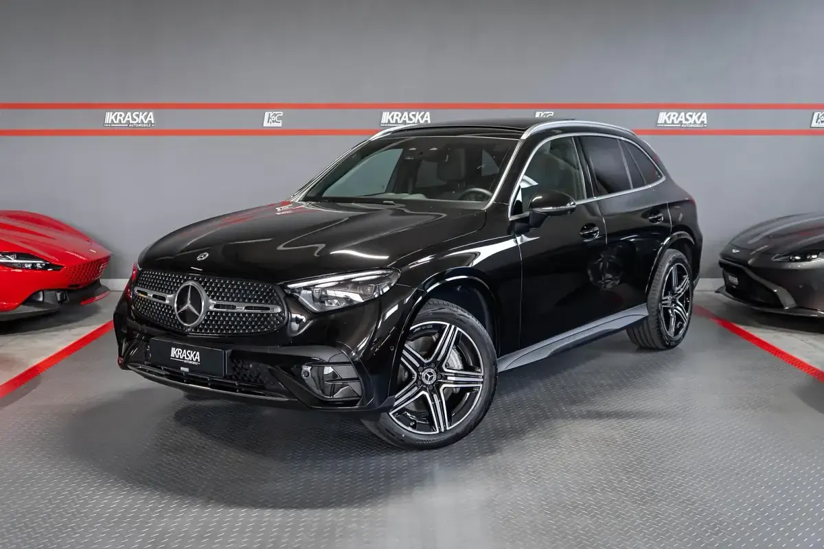 Gebraucht Mercedes GLC300 AMG line 269 PS (197 kW) 2026 Obsidianschwarz  metalliclack SUV