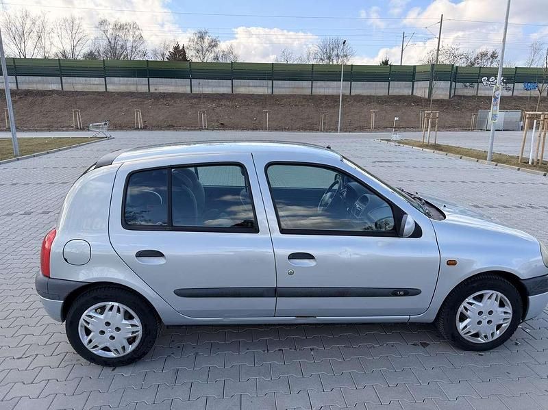 Gebraucht Renault Clio II Initiale 98 PS (72 kW) 1999 Kleinwagen
