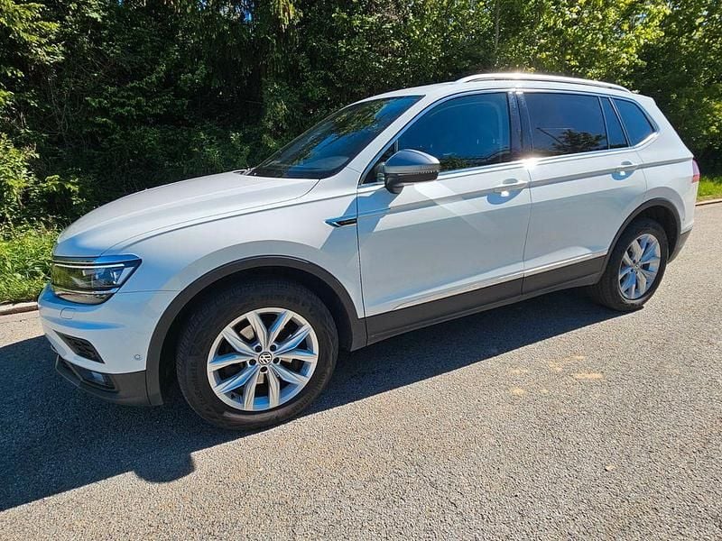 Weiß Gebraucht 2021 VW Tiguan Allspace Highline SUV | 25.990 € - Bild 1/4