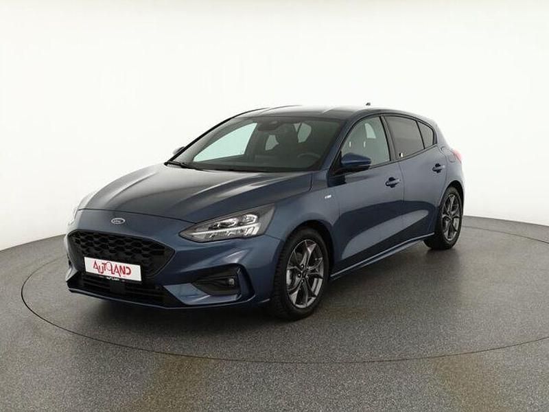 Blau Gebraucht 2022 Ford Focus ST-Line Limousine | 19.990 € (Fairer Preis) - Bild 1/4