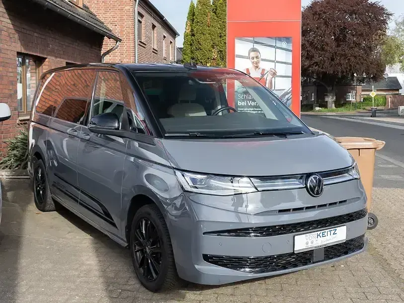 Gebraucht VW Multivan Edition 150 PS (110 kW) 2024 Grau Van / Kleinbus