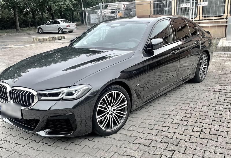 Grau Gebraucht 2021 BMW 520 Limousine | 29.999 € (Teuer) - Bild 1/4