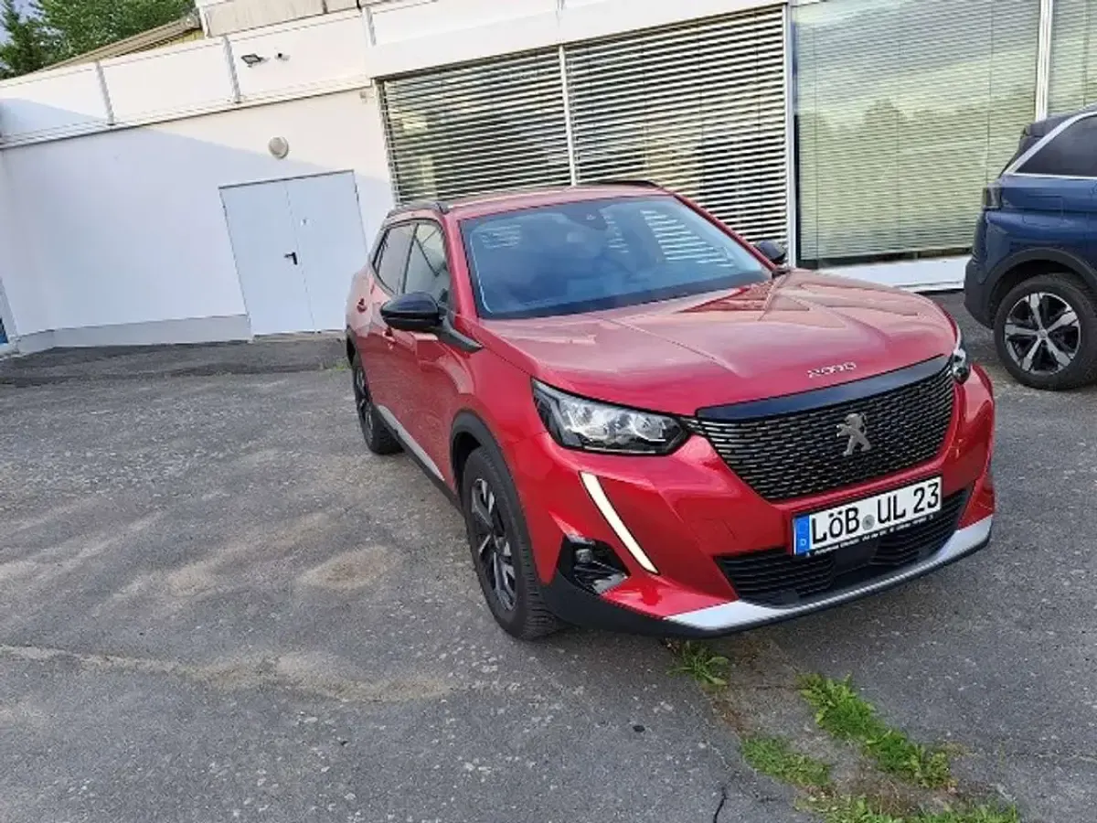 Gebraucht Peugeot 2008 Allure 131 PS (96 kW) 2022 Rot SUV