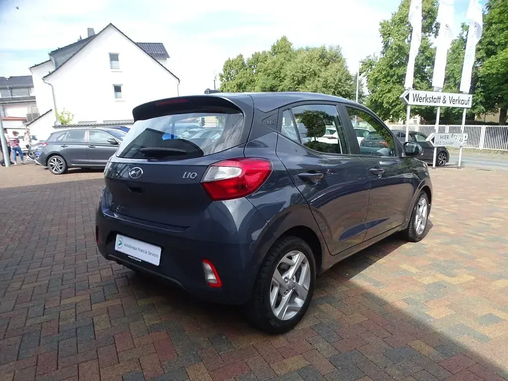 Gebraucht Hyundai i10 67 PS (49 kW) 2023 Grau Kleinwagen