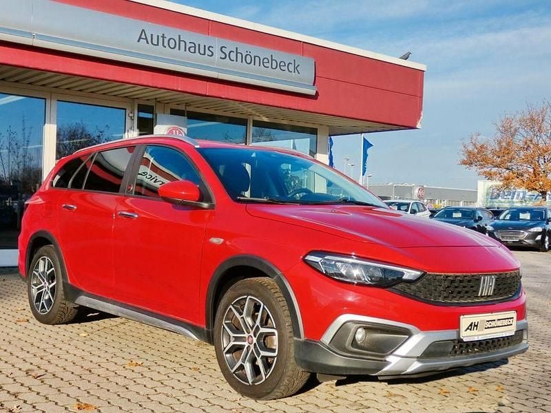 Rot Gebraucht 2022 Fiat Tipo Cross Limousine | 12.090 € (Fairer Preis) - Bild 1/4
