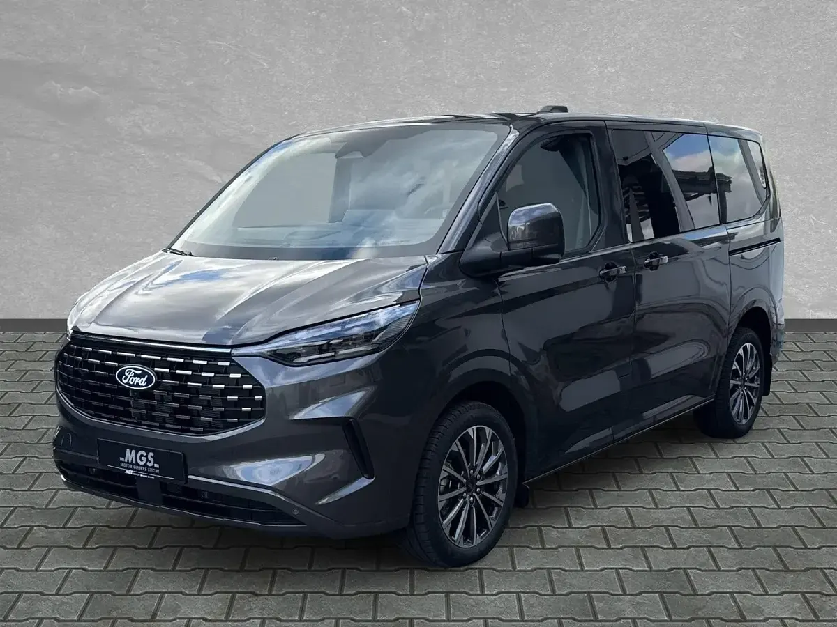 Używany Ford Tourneo Titanium 170 KM (125 kW) 2026 Minivan