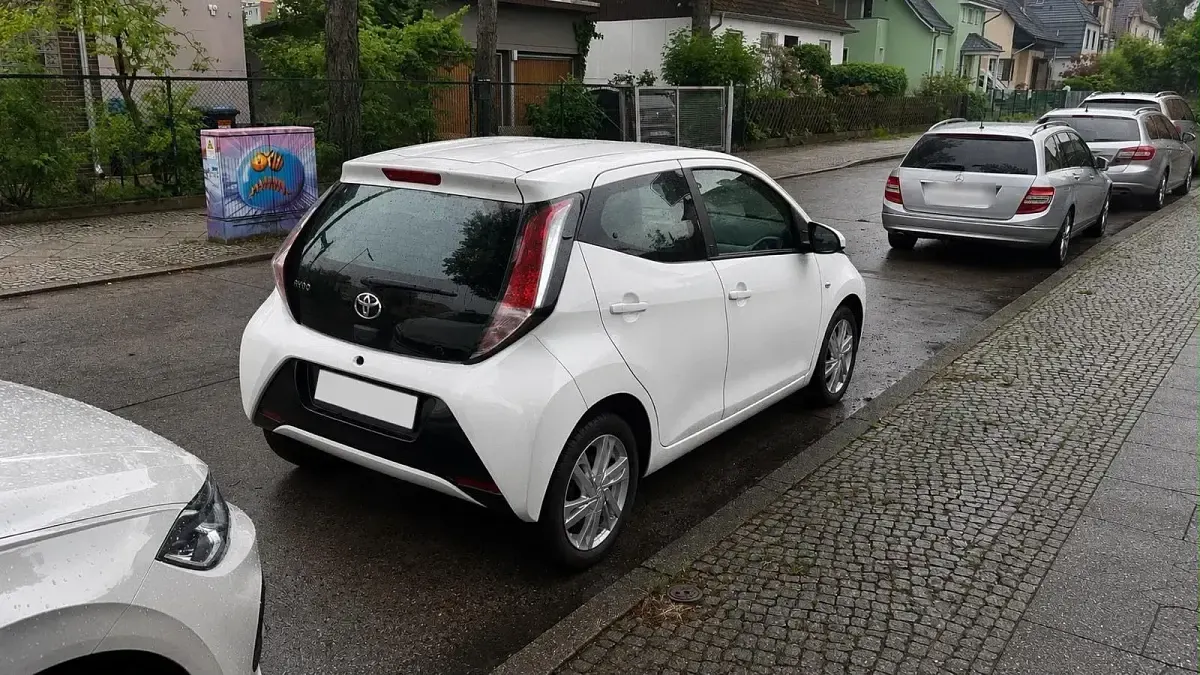 Gebraucht Toyota Aygo Team 72 PS (52 kW) 2018 Weiß Kleinwagen