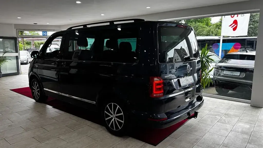 Gebraucht VW Multivan Highline 199 PS (146 kW) 2019 Starlight blue Van / Kleinbus