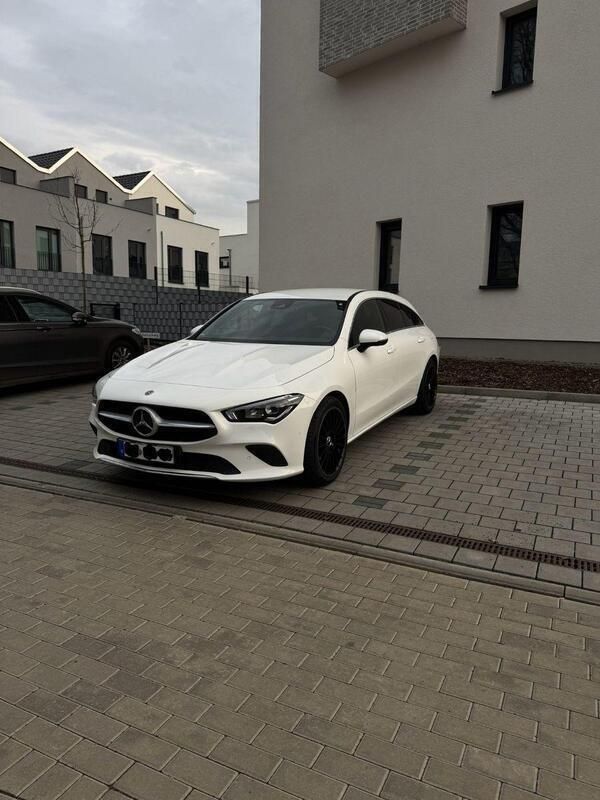 Weiß Gebraucht 2020 Mercedes CLA180 Limousine | 18.990 € (Superpreis) - Bild 1/4