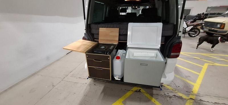 Second-hand VW Multivan 178 CP (130 kW) 2011 Alb Monovolum