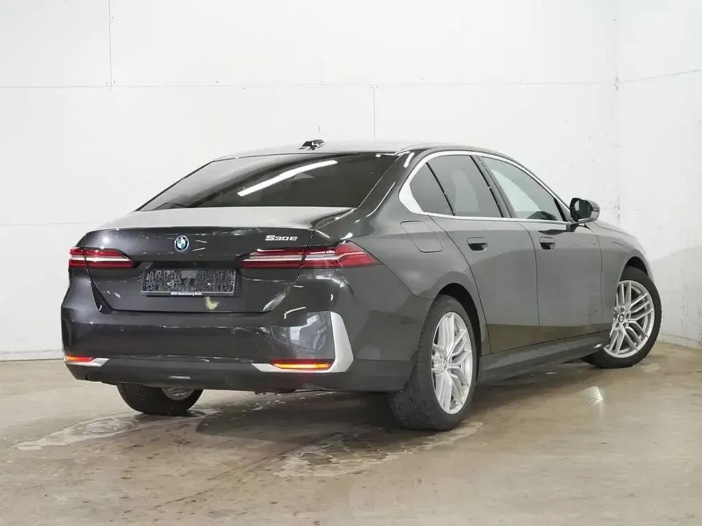 Gebraucht BMW 530e 299 PS (219 kW) 2025 Sophistograu brillanteffekt me Limousine