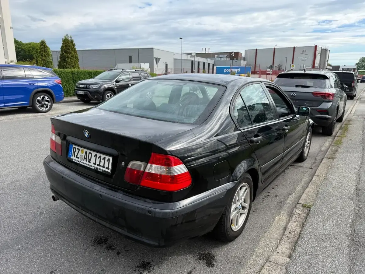 Gebraucht BMW 316 116 PS (85 kW) 2005 Schwarz Limousine