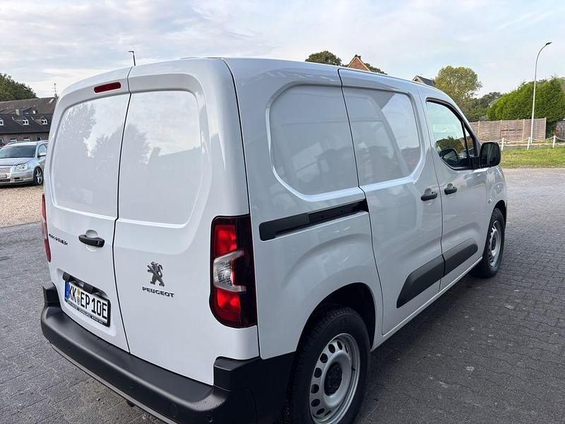 Gebraucht Peugeot E-Partner 55 kW (75 PS) 2025 Weiß Van / Kleinbus