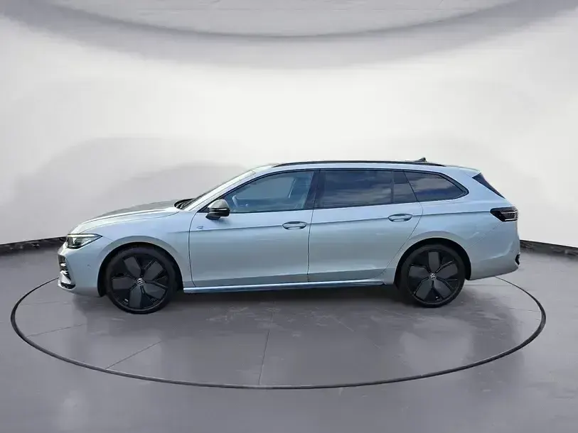 Gebraucht VW Passat R-line 193 PS (141 kW) 2025 Silber Kombi