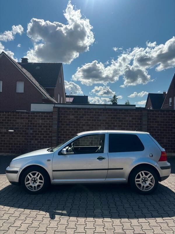 Grau Gebraucht 2001 VW Golf IV Kleinwagen | 1.450 € (Fairer Preis) - Bild 1/4