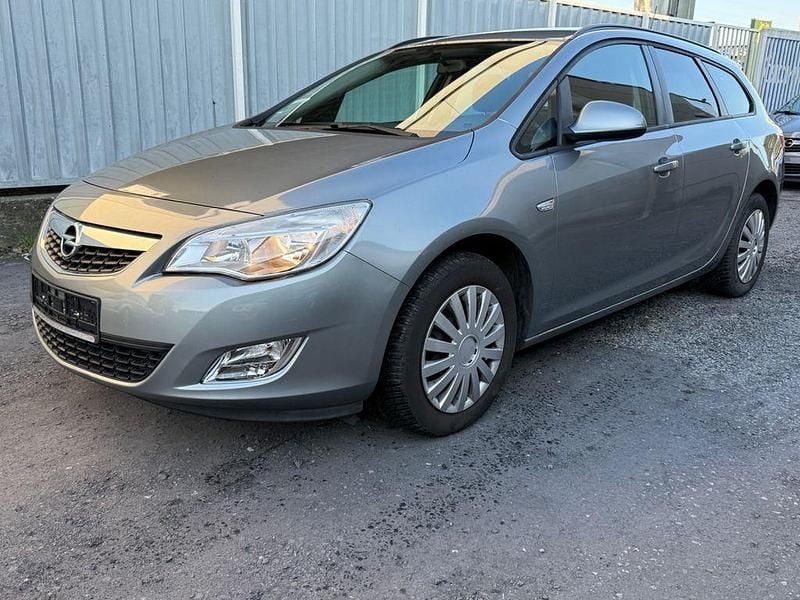 Gebraucht Opel Astra Design Edition 120 PS (88 kW) 2011 Silber Kombi