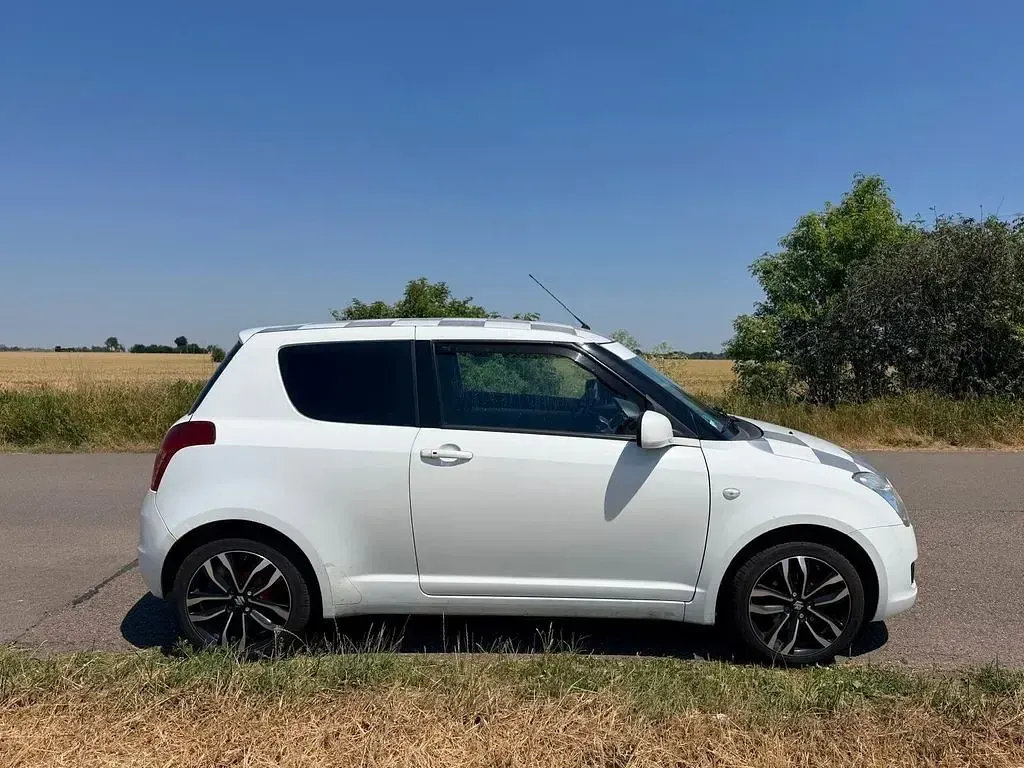 Gebraucht Suzuki Swift 92 PS (67 kW) 2009 Weiß Kleinwagen