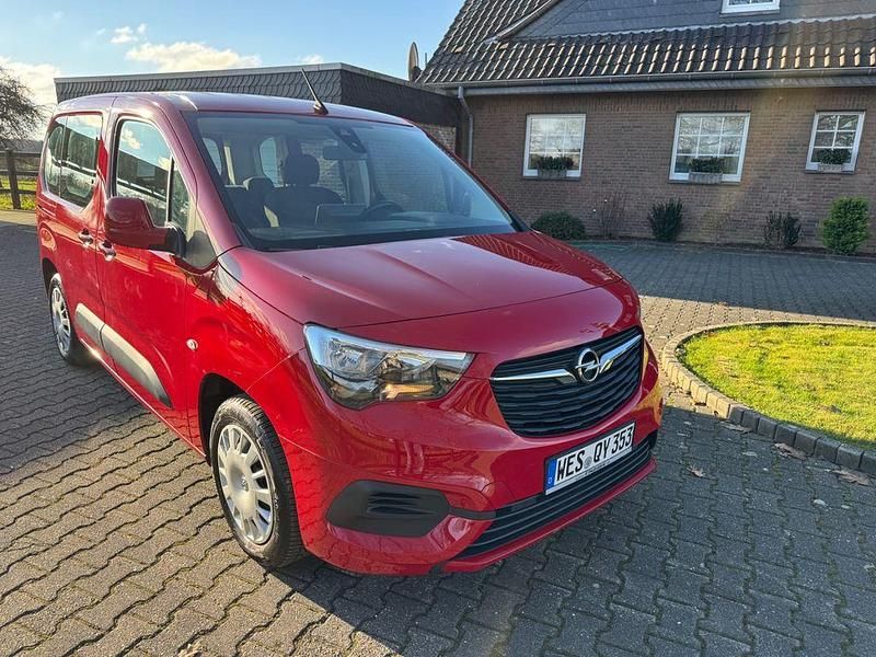 Rot Gebraucht 2019 Opel Combo Life Edition Limousine | 12.900 € (Superpreis) - Bild 1/4