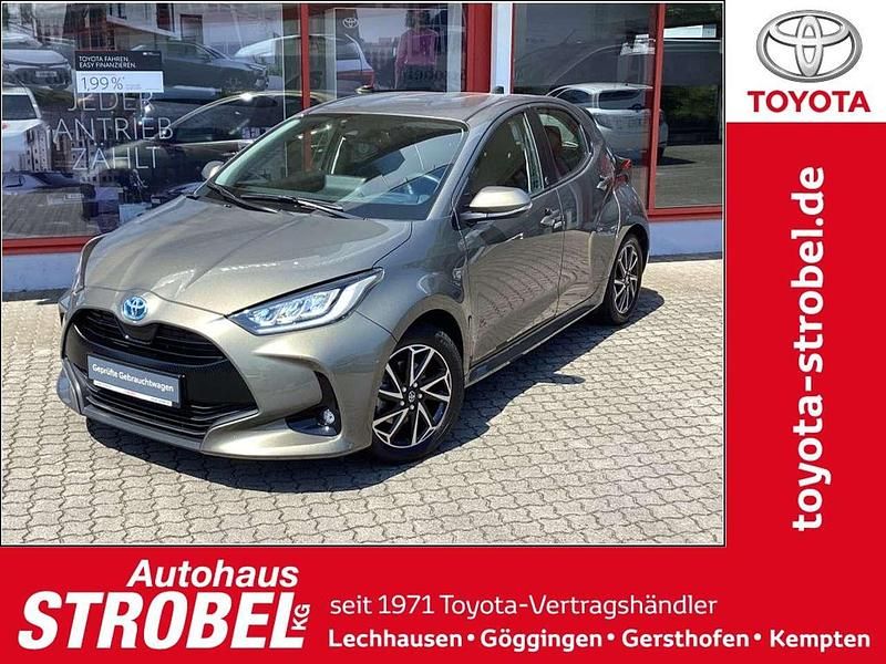 Oxide bronze metallic Gebraucht 2024 Toyota Yaris Hybrid Team Kleinwagen | 22.480 € (Fairer Preis) - Bild 1/4