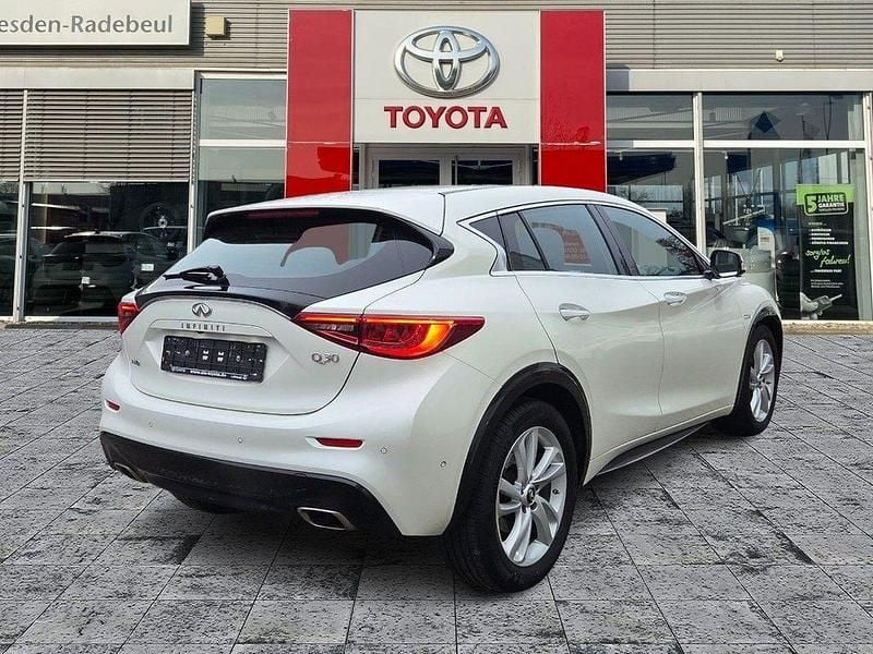 Gebraucht Infiniti Q30 Premium 170 PS (125 kW) 2018 Weiß Limousine