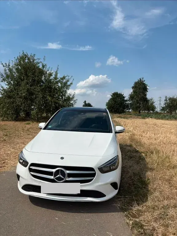 Gebraucht Mercedes B200 163 PS (119 kW) 2022 Weiß Kleinwagen