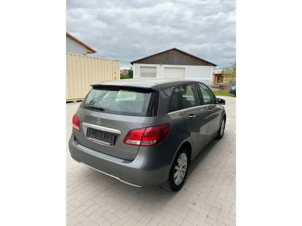 Gebraucht Mercedes B180 109 PS (80 kW) 2015 Grau Kleinwagen