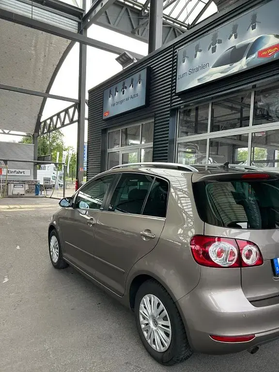 Gebraucht VW Golf Plus Cross Style 105 PS (77 kW) 2011 Braun Van / Kleinbus