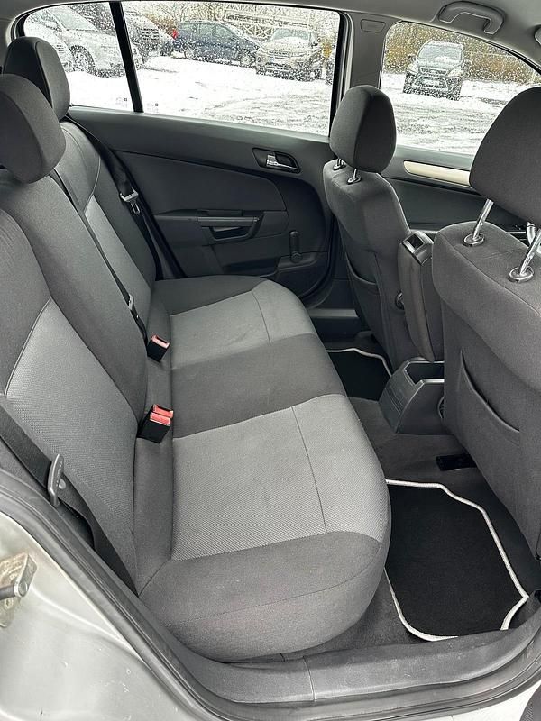 Gebraucht Opel Astra 115 PS (84 kW) 2007 Silber Limousine