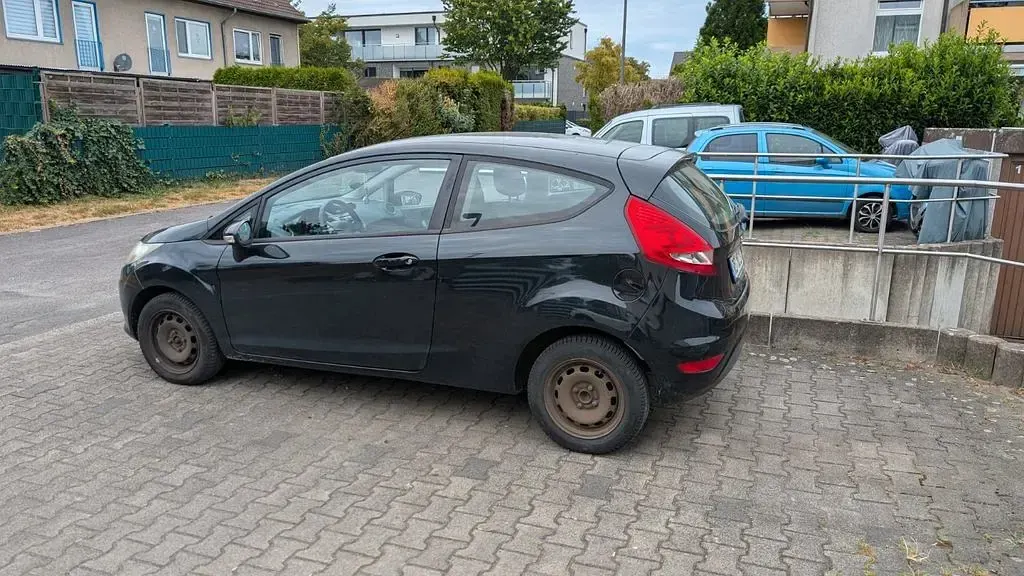 Gebraucht Ford Fiesta 60 PS (44 kW) 2010 Schwarz Limousine