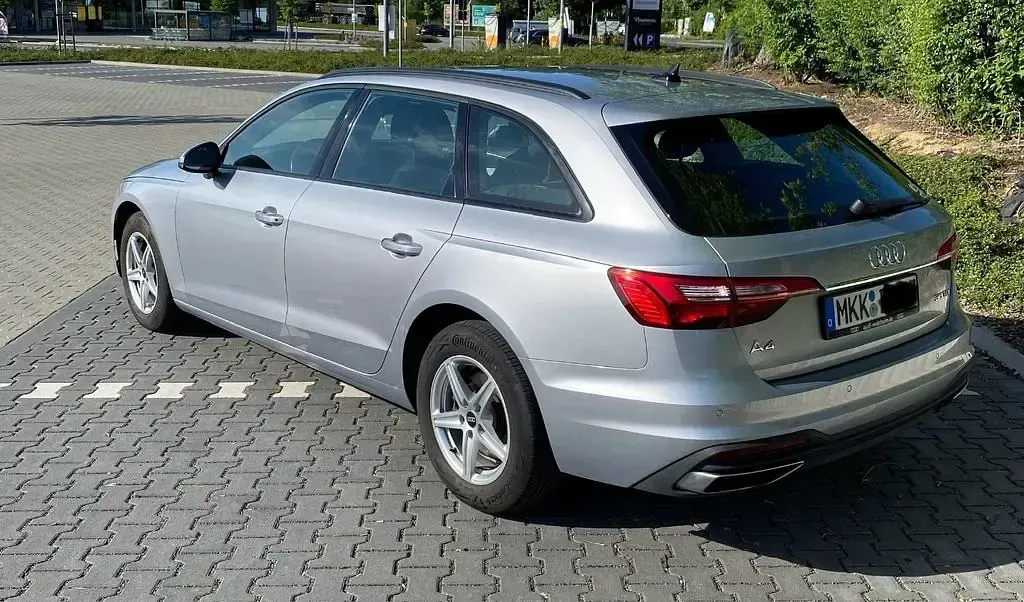 Gebraucht Audi A4 163 PS (119 kW) 2021 Silber Kombi