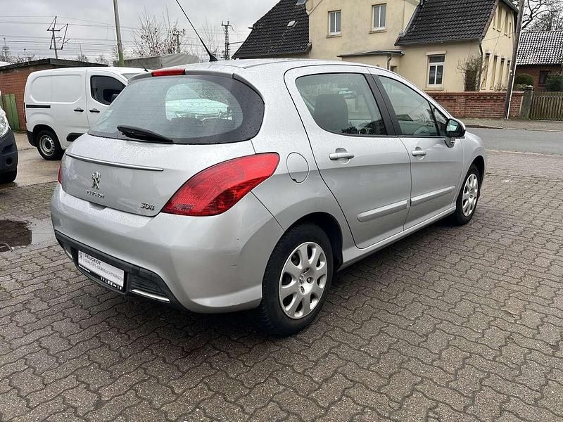 Gebraucht Peugeot 308 Active 120 PS (88 kW) 2011 Aluminiumgrau/metallic Limousine