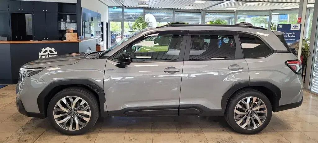 Gebraucht Subaru Forester Platinum 136 PS (100 kW) 2025 Grau SUV
