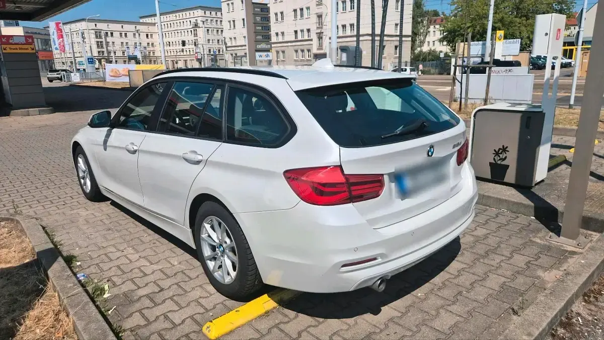 Gebraucht BMW 318 Advantage 150 PS (110 kW) 2018 Weiß Kombi
