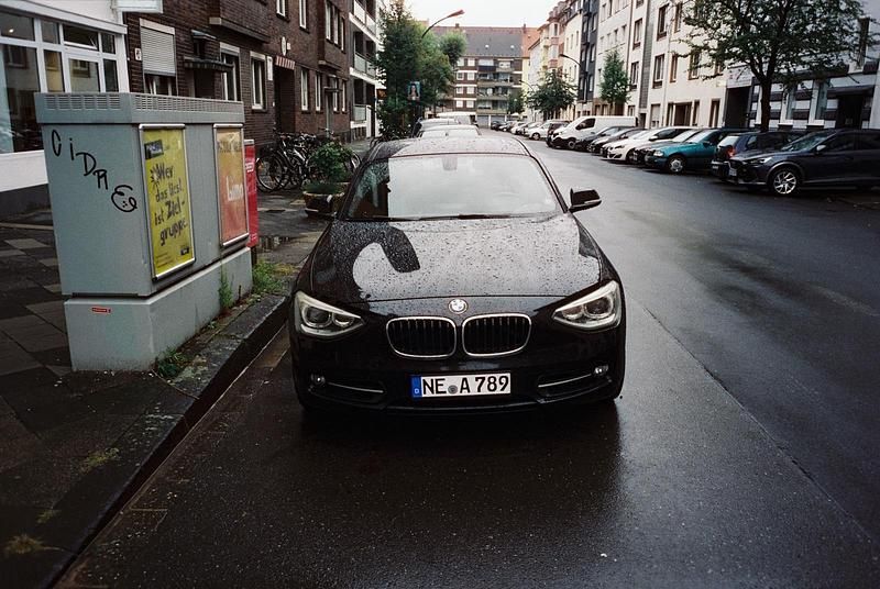 Schwarz Gebraucht 2011 BMW 118 Sport Line Kleinwagen | 4.250 € (Superpreis) - Bild 1/3