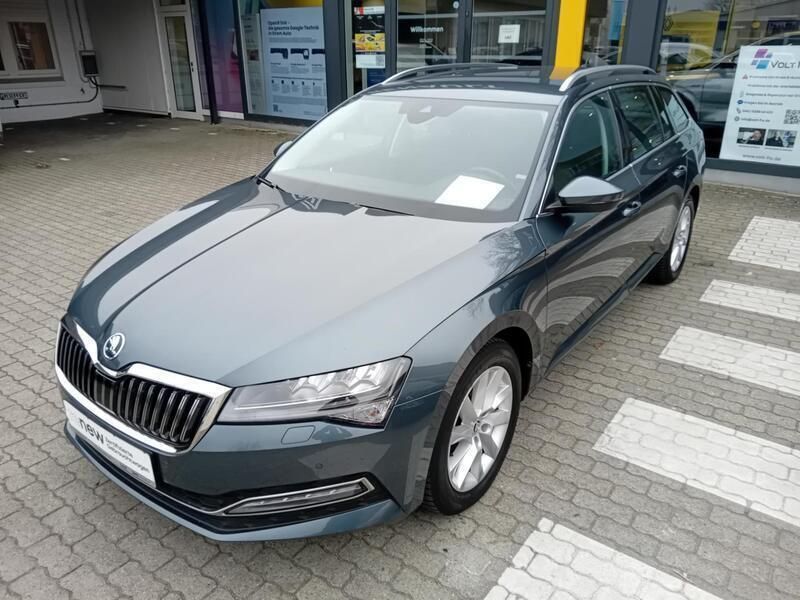 Grau Gebraucht 2020 Skoda Superb Style Kombi | 24.580 € (Teuer) - Bild 1/4