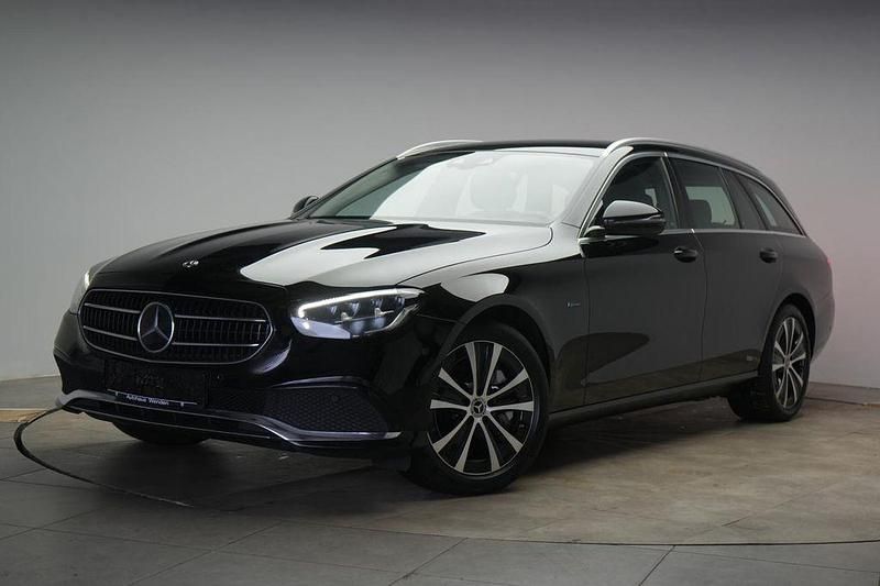 Gebraucht Mercedes E300 194 PS (142 kW) 2021 Schwarz Limousine