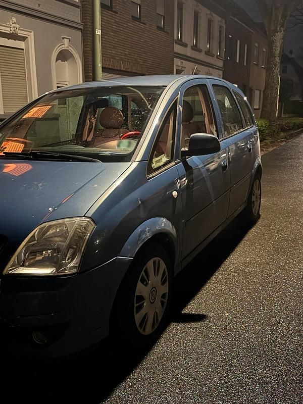 Second-hand Opel Astra 105 CP (77 kW) 2009 Andere farben Hatchback