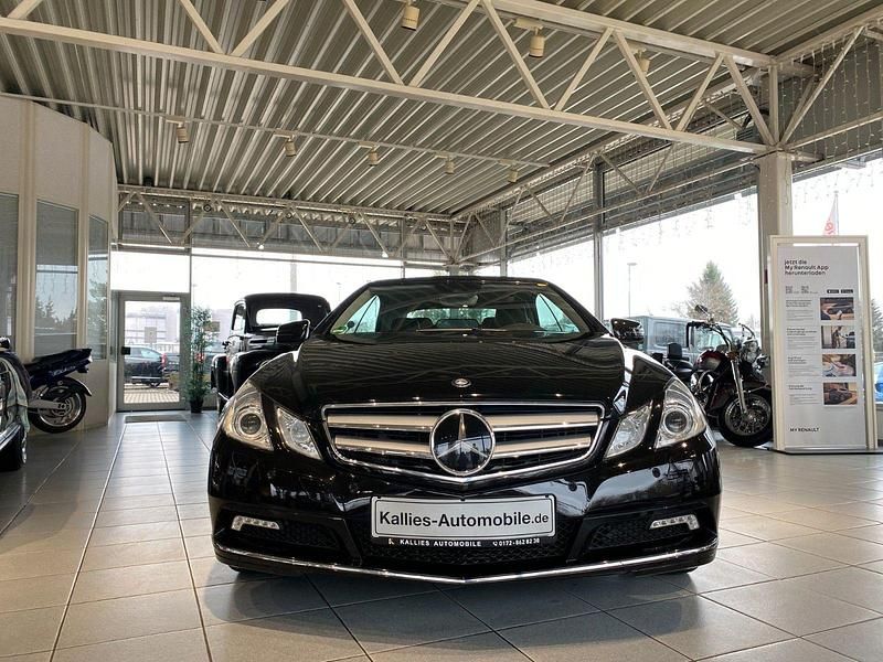 Gebraucht Mercedes E350 231 PS (169 kW) 2010 Obsidianschwarz – metalliclack Cabrio