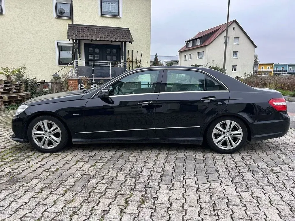 Gebraucht Mercedes E350 AMG line 292 PS (214 kW) 2009 Schwarz Limousine