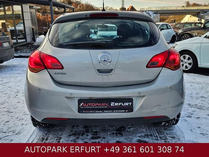 Gebraucht Opel Astra Edition 116 PS (85 kW) 2010 Beige Limousine