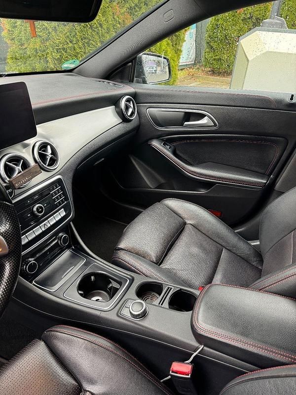 Schwarz Gebraucht 2016 Mercedes 220 AMG line Coupé | 17.500 € (Superpreis) - Bild 1/4