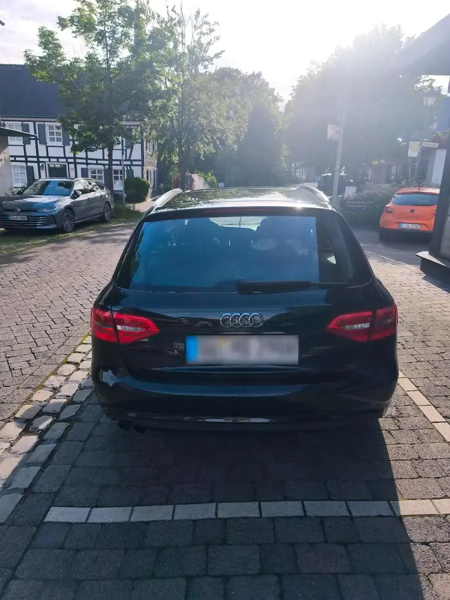 Gebraucht Audi A4 143 PS (105 kW) 2013 Schwarz Kombi
