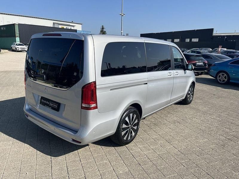 Gebraucht Mercedes V250 190 PS (139 kW) 2023 Silber Van / Kleinbus