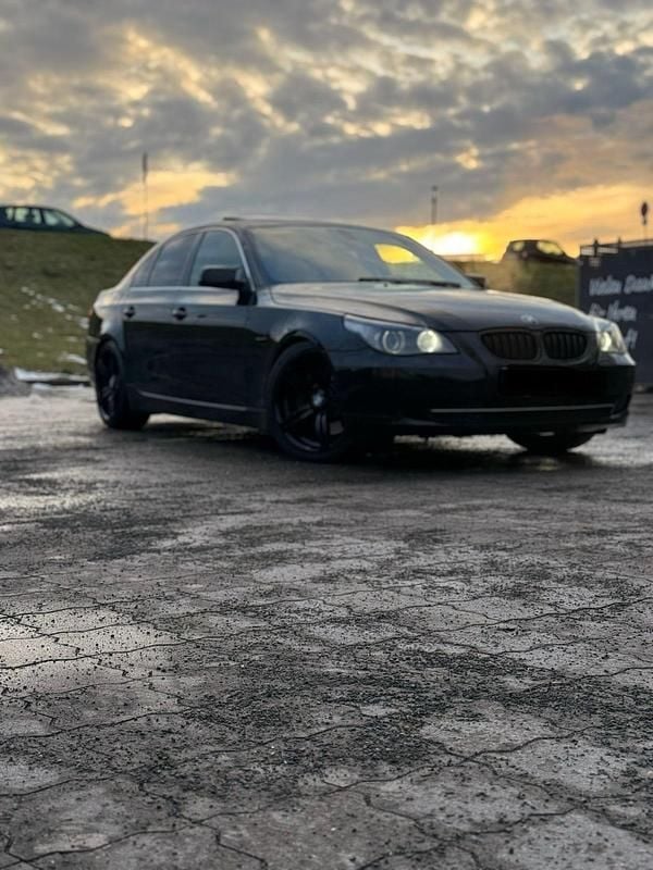 Schwarz Gebraucht 2007 BMW 540 Limousine | 8.700 € (Fairer Preis) - Bild 1/4