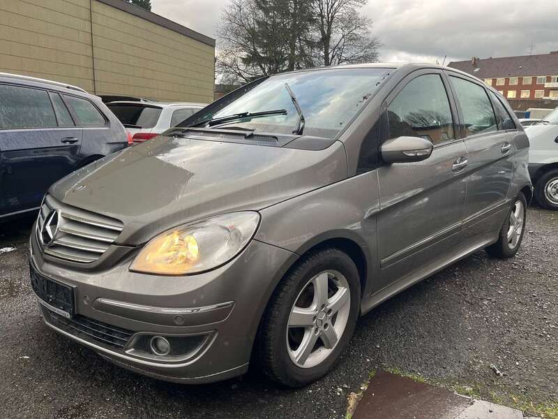 Kometgrau metalliclack Gebraucht 2005 Mercedes B170 Van / Kleinbus | 5.700 € (Etwas zu teuer) - Bild 1/4