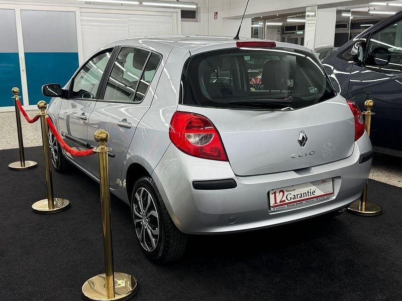 Gebraucht Renault Clio III Dynamique 111 PS (81 kW) 2007 Grau Limousine