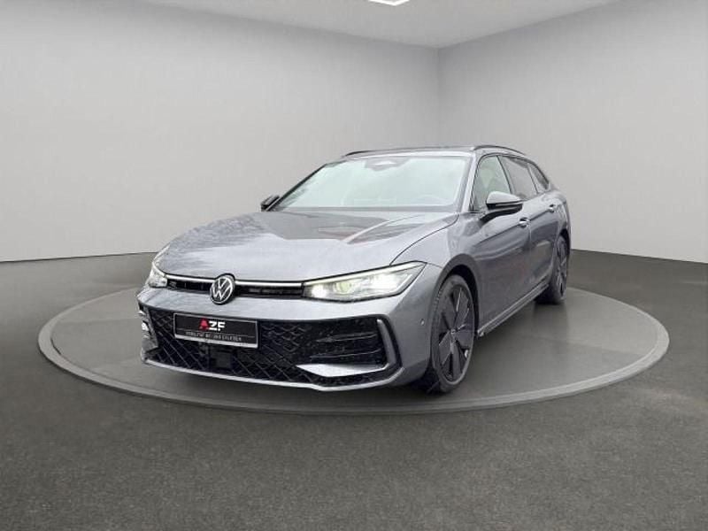 Neu VW Passat R-line 193 PS (141 kW) 2025 Grau Kombi