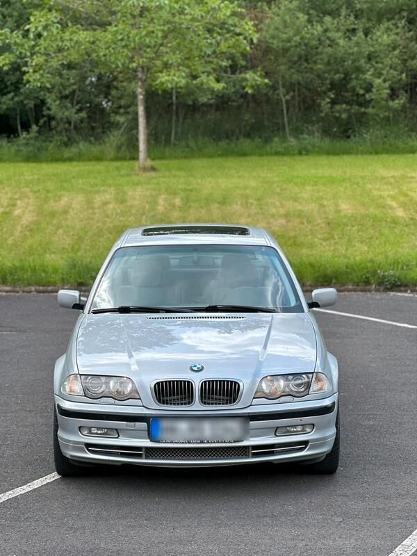 Grau Gebraucht 2001 BMW 330 Limousine | 2.900 € (Fairer Preis) - Bild 1/4