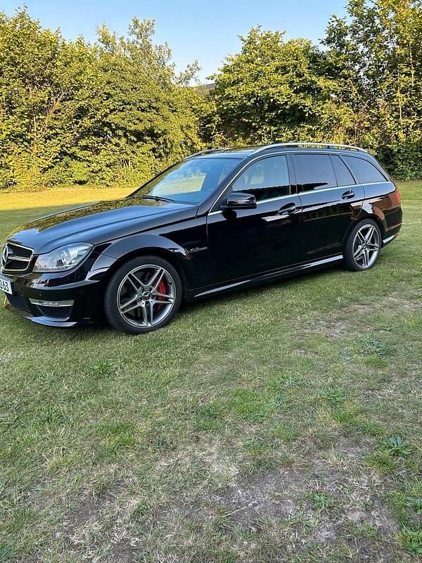 Schwarz Gebraucht 2012 Mercedes C63 AMG AMG Kombi | 39.900 € (Fairer Preis) - Bild 1/4