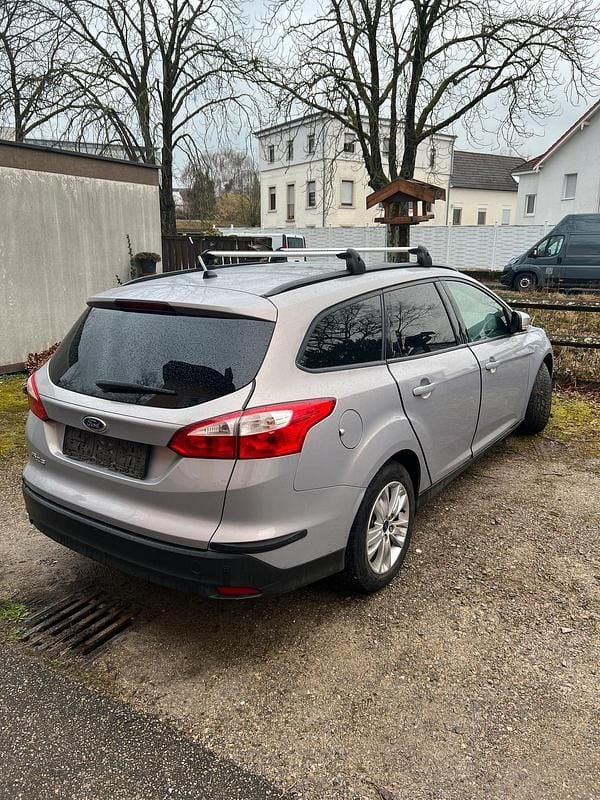 Gebraucht Ford Focus 105 PS (77 kW) 2011 Grau Kombi